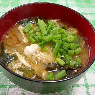 白菜とわかめと卵白のお味噌汁